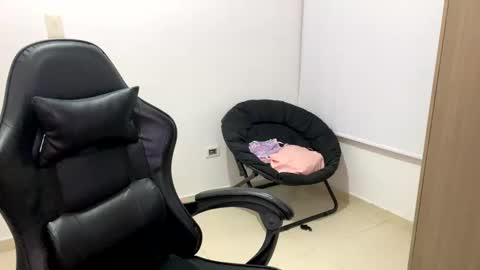 laura online show from 10-29-25, 10:33