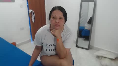 laura_foxx2379 online show from 01-11-26, 02:11