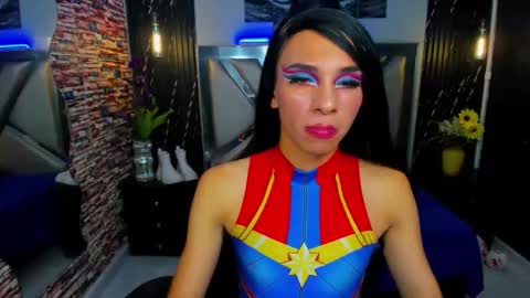 Snapshot of laura_goldenn chatting on 03-10-26, 09:31 Laura Goldenn online show from 03-10-26, 09:31