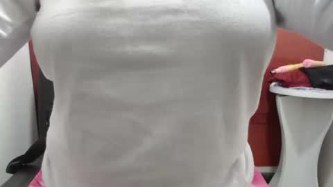  Laura  online show from 09-29-25, 02:22