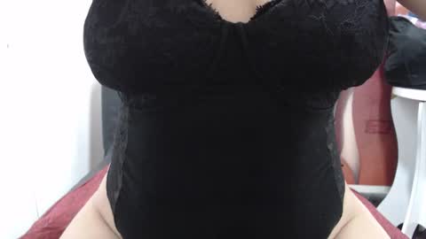  Laura  online show from 11-01-25, 01:13