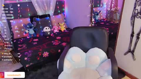 Snapshot of laura_olssen chatting on 02-12-25, 03:49 Kate online show from 02-12-25, 03:49