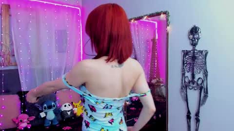 Snapshot of laura_olssen chatting on 03-06-25, 01:03 Kate online show from 03-06-25, 01:03