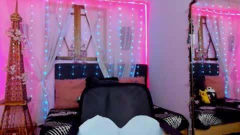 Snapshot of laura_olssen chatting on 09-16-25, 12:39 Kate online show from 09-16-25, 12:39