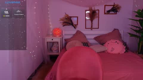 Miss Laura online show from 11-21-25, 02:43