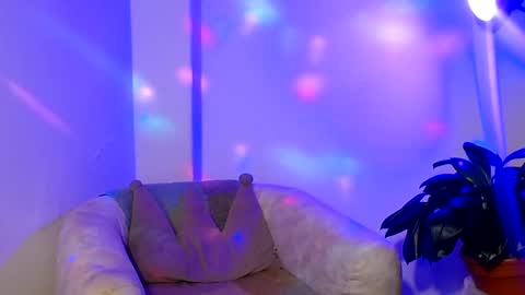 Snapshot of laura_pink01 chatting on 02-05-25, 12:20 laura_pink01 online show from 02-05-25, 12:20