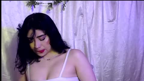 Snapshot of laura_pink01 chatting on 03-08-25, 12:00 laura_pink01 online show from 03-08-25, 12:00