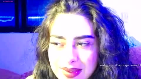 Snapshot of laura_pink01 chatting on 12-17-25, 06:41 laura_pink01 online show from 12-17-25, 06:41