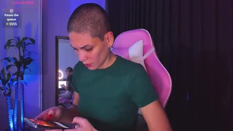 Snapshot of laura_r23 chatting on 12-22-24, 10:28 Laura Rose online show from 12-22-24, 10:28