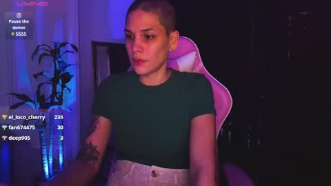 Snapshot of laura_r23 chatting on 12-22-24, 11:20 Laura Rose online show from 12-22-24, 11:20
