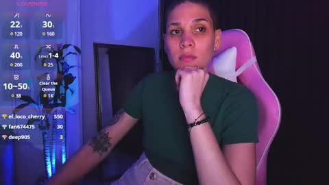 Snapshot of laura_r23 chatting on 12-23-24, 02:24 Laura Rose online show from 12-23-24, 02:24