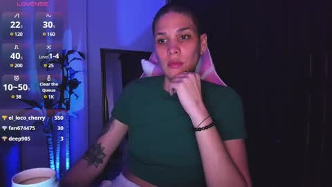 Snapshot of laura_r23 chatting on 12-23-24, 06:55 Laura Rose online show from 12-23-24, 06:55