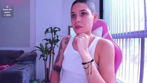 Snapshot of laura_r23 chatting on 12-30-24, 03:02 Laura Rose online show from 12-30-24, 03:02
