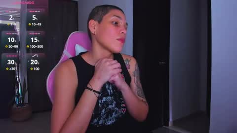 Snapshot of laura_r23 chatting on 01-04-25, 05:16 Laura Rose online show from 01-04-25, 05:16