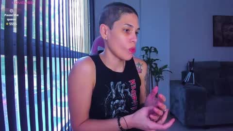 Snapshot of laura_r23 chatting on 01-04-25, 08:48 Laura Rose online show from 01-04-25, 08:48