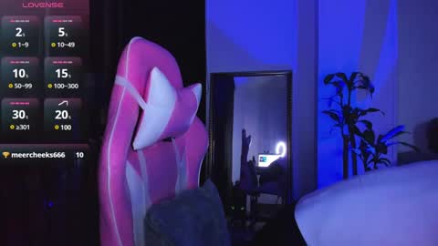 Snapshot of laura_r23 chatting on 01-08-25, 12:49 Laura Rose online show from 01-08-25, 12:49