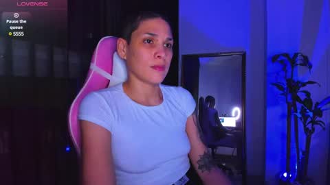 Snapshot of laura_r23 chatting on 01-08-25, 03:51 Laura Rose online show from 01-08-25, 03:51