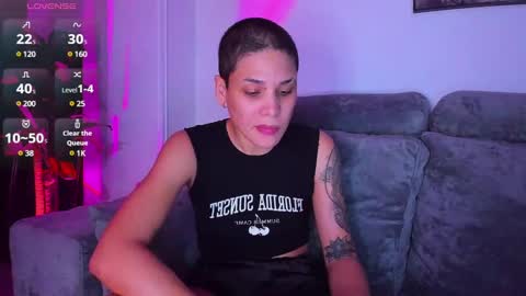 Snapshot of laura_r23 chatting on 01-12-25, 06:28 Laura Rose online show from 01-12-25, 06:28