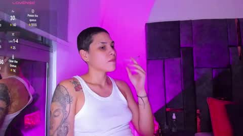Snapshot of laura_r23 chatting on 01-31-25, 06:46 Laura Rose online show from 01-31-25, 06:46