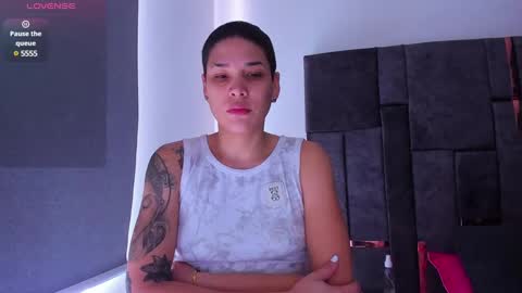Snapshot of laura_r23 chatting on 02-02-25, 01:41 Laura Rose online show from 02-02-25, 01:41