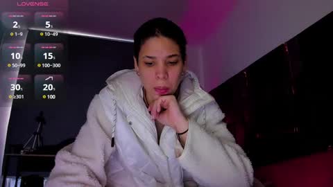 Snapshot of laura_r23 chatting on 02-17-25, 11:44 Laura Rose online show from 02-17-25, 11:44