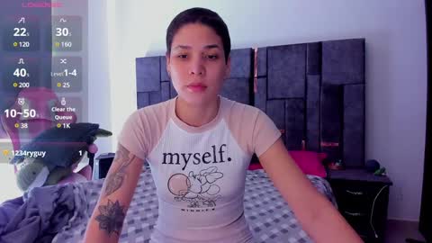 Snapshot of laura_r23 chatting on 02-26-25, 04:14 Laura Rose online show from 02-26-25, 04:14