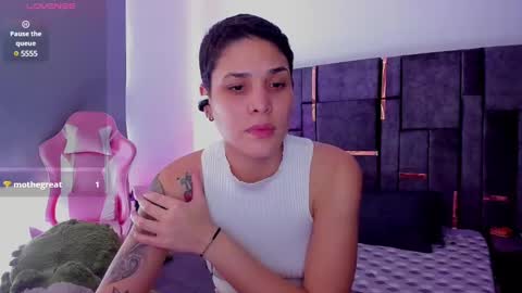 Snapshot of laura_r23 chatting on 03-01-25, 06:43 Laura Rose online show from 03-01-25, 06:43