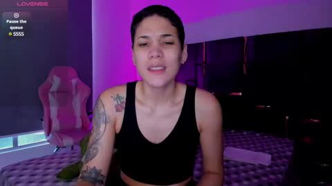 Snapshot of laura_r23 chatting on 03-05-25, 12:00 Laura Rose online show from 03-05-25, 12:00