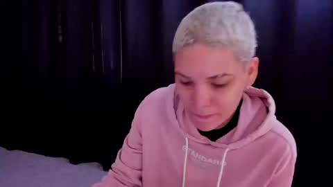 Snapshot of laura_r23 chatting on 09-20-25, 03:57 Laura Rose online show from 09-20-25, 03:57