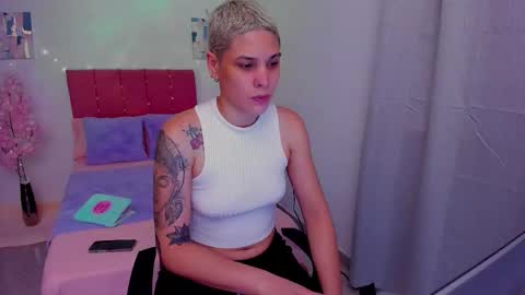 Snapshot of laura_r23 chatting on 09-22-25, 12:45 Laura Rose online show from 09-22-25, 12:45