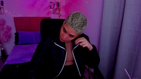 Snapshot of laura_r23 chatting on 09-30-25, 10:48 Laura Rose online show from 09-30-25, 10:48