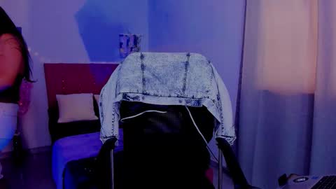 Snapshot of laura_r23 chatting on 10-02-25, 06:59 Laura Rose online show from 10-02-25, 06:59
