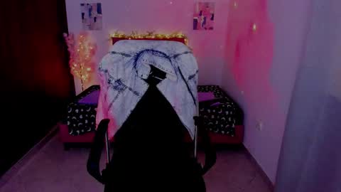 Snapshot of laura_r23 chatting on 10-06-25, 11:18 Laura Rose online show from 10-06-25, 11:18