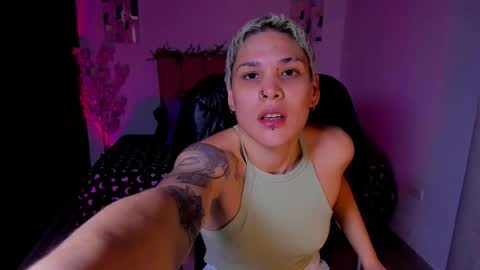 Snapshot of laura_r23 chatting on 10-08-25, 12:58 Laura Rose online show from 10-08-25, 12:58
