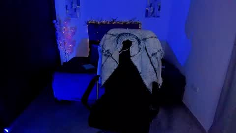 Snapshot of laura_r23 chatting on 10-09-25, 03:10 Laura Rose online show from 10-09-25, 03:10