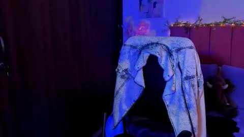 Snapshot of laura_r23 chatting on 10-15-25, 03:12 Laura Rose online show from 10-15-25, 03:12