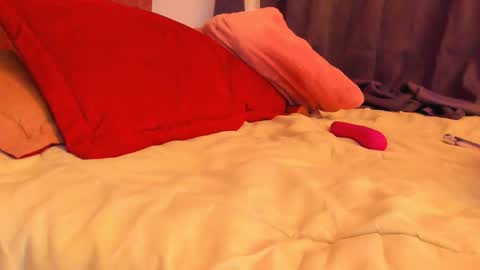 LAURA SOE online show from 09-25-25, 06:55