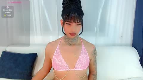 Snapshot of laura_sweet7 chatting on 05-08-26, 05:46 Laura online show from 05-08-26, 05:46
