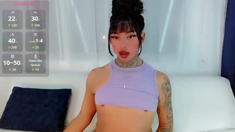 Snapshot of laura_sweet7 chatting on 05-24-26, 05:23 Laura online show from 05-24-26, 05:23