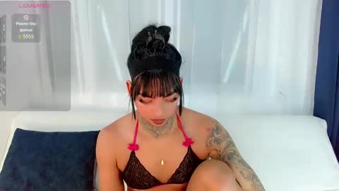 Snapshot of laura_sweet7 chatting on 05-28-26, 05:27 Laura online show from 05-28-26, 05:27