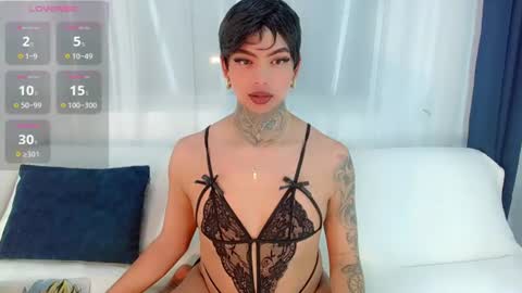 Snapshot of laura_sweet7 chatting on 06-17-26, 06:05 Laura online show from 06-17-26, 06:05