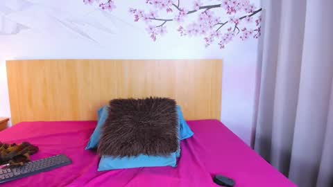 Snapshot of laura_torress chatting on 10-08-25, 03:04 Laura online show from 10-08-25, 03:04