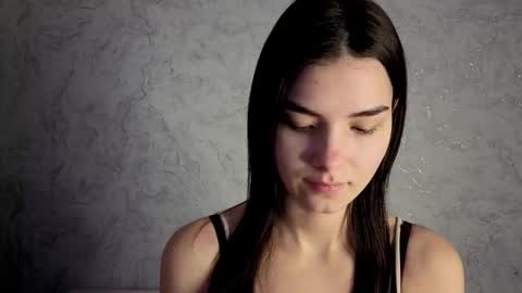 Laura online show from 03-12-26, 11:38