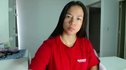 lauracb          online show from 03-24-26, 03:17