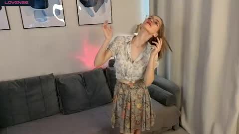 Snapshot of lauracollins__ chatting on 05-11-26, 02:23 May online show from 05-11-26, 02:23