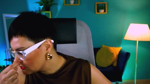 lauradavidsons online show from 11-16-25, 06:35