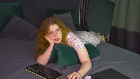 Snapshot of lauradennis chatting on 04-18-26, 08:51 Laura online show from 04-18-26, 08:51