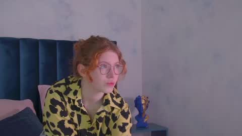 Snapshot of lauradennis chatting on 05-04-26, 04:19 Laura online show from 05-04-26, 04:19