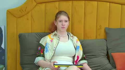 Snapshot of lauradennis chatting on 05-06-26, 05:07 Laura online show from 05-06-26, 05:07