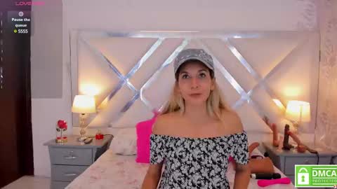 Snapshot of laurafarrely chatting on 02-17-25, 04:20 Laura online show from 02-17-25, 04:20